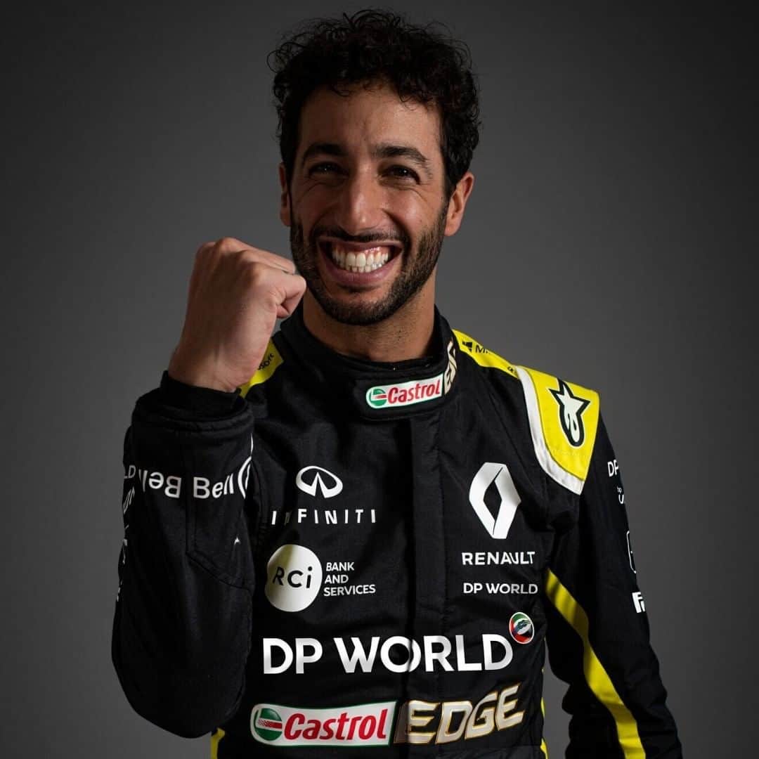 のインスタグラム：「How would you celebrate a race win? 🙌 . Cool, calm and collected, or would you let your emotions pour out? 😆 . #F1 #Formula1」