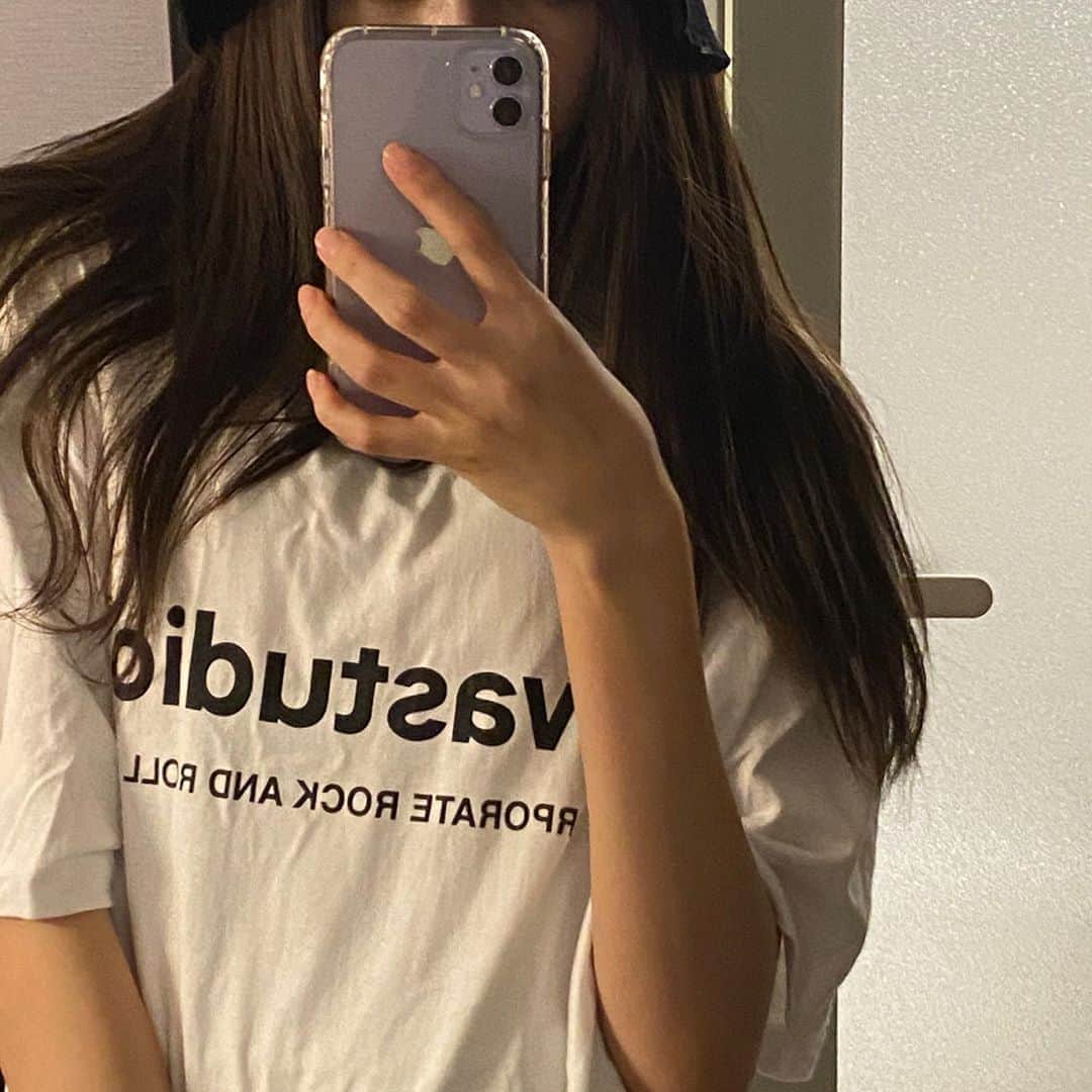 野島樺乃のインスタグラム：「#tシャツコーデ  #vivastudio」