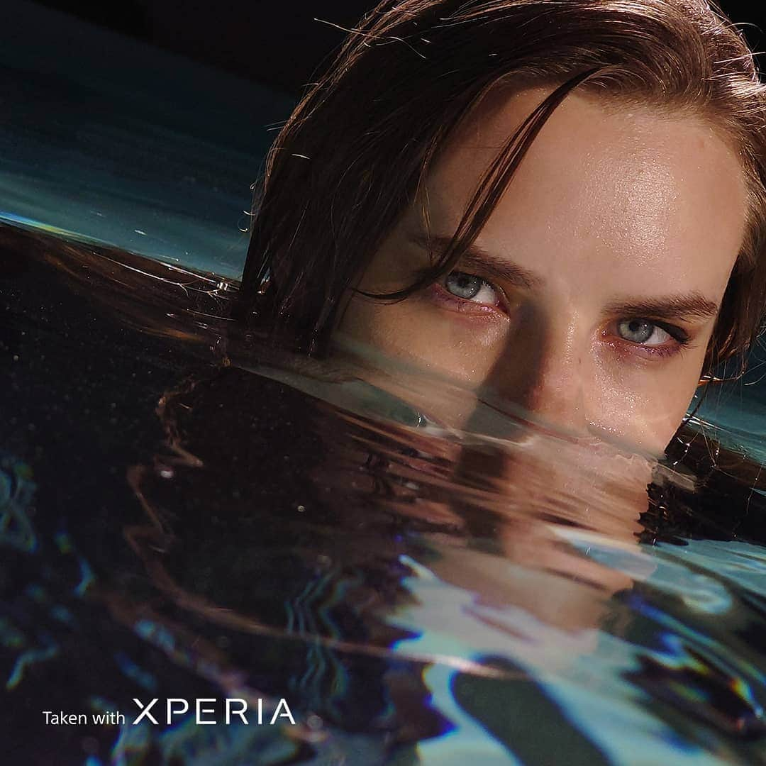 Sony Mobileさんのインスタグラム写真 - (Sony MobileInstagram)「Otherworldly portraits with every capture. Pro photographer Kazushi Momoi mastered these water close-ups using the versatile 70mm lens and Eye AF technology on Xperia 1 II.   #TakenWithXperia #Xperia1II #Xperia #Sony #SonyXperia #MobilePhotography #SmartphonePhotography #Photography #EyeAF #WaterResistance #NoEdit #NoFilter  70mm  1/500s  f/2.4  ISO100」7月3日 16時30分 - sonyxperia