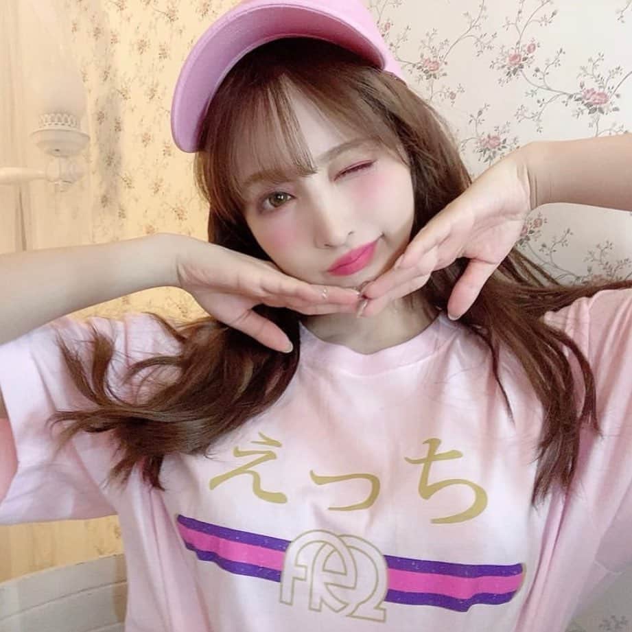 のインスタグラム：「Thank u for wearing it @yua_mikami “えっち”Tee.  #FR2梅 exclusive color.  Now Online.  #三上悠亜#fr2ume#fxxkingrabbits #NoSexualService#頭狂色情兎」