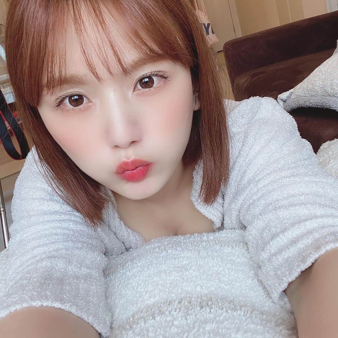 ひよんのインスタグラム：「☀️⭐️ ㅤㅤㅤㅤㅤㅤㅤㅤㅤㅤㅤㅤㅤ 朝4時から活動して今の時間は もう就寝の時間😆🌙🌙🌙笑 ㅤㅤㅤㅤㅤㅤㅤㅤㅤㅤㅤㅤㅤ #daily #feeyong #희영 #데일리 #촬영 #ひよん」