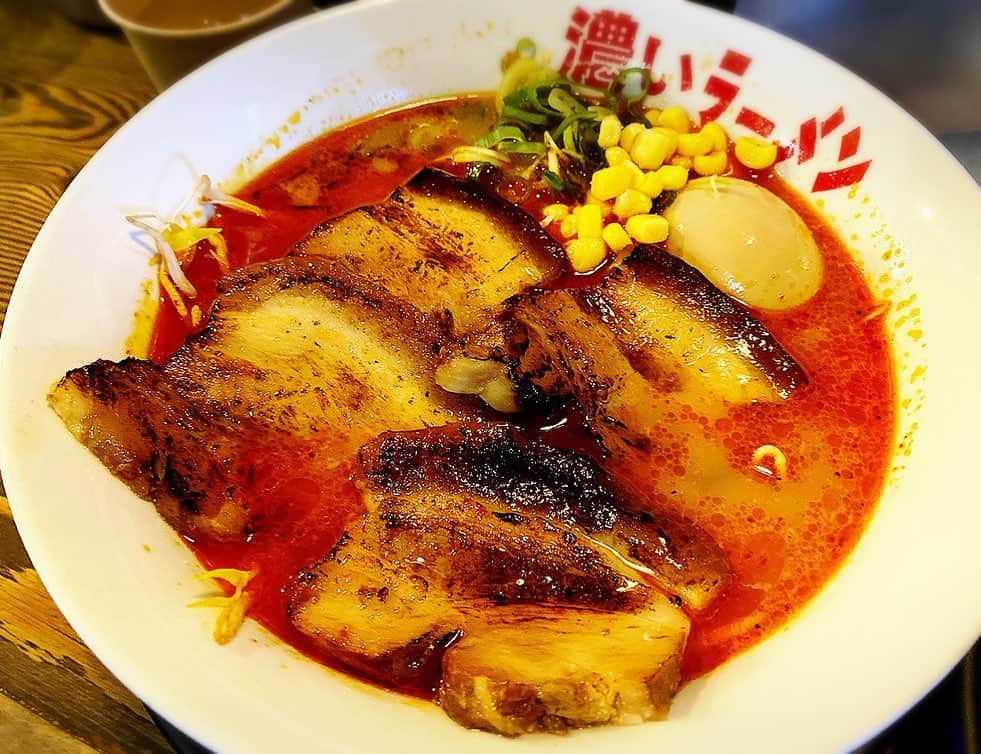 とぎもちさんのインスタグラム写真 - (とぎもちInstagram)「.﻿ 【チャムシル 잠실】﻿ ﻿ くまっち達と 蚕室にある濃いラーメン食べに行ってきました♪﻿ ﻿ 急に日本のラーメンが食べたくなって﻿ とんこつラーメン٩(*´∀`*)۶﻿ ﻿ 店名通りすごく濃厚スープに﻿ かなりの細麺！！﻿ ﻿ 餃子もパリッパリお肉の肉汁すごい💓﻿ ﻿ 美味しかった~ 🤤💕﻿ .﻿ #濃いラーメン #チャムシル  #蚕室 #韓国 #とんこつラーメン #코이라멘 #잠실 #잠실맛집 #맛집  #먹스타그램 #토기모치 #とぎもちkorea #とぎもちラーメン」7月3日 15時57分 - togistagram