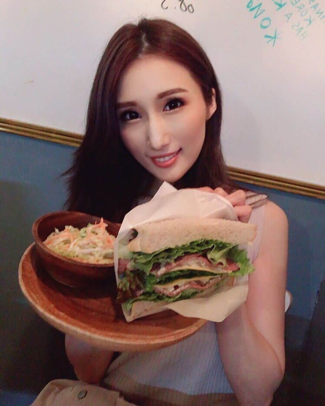 JULIAさんのインスタグラム写真 - (JULIAInstagram)「♡🥪🥪 The roast beef sandwich was delicious🤗  炙烤牛肉蔬菜三明治很好吃😋」7月3日 16時11分 - julia_cmore_official