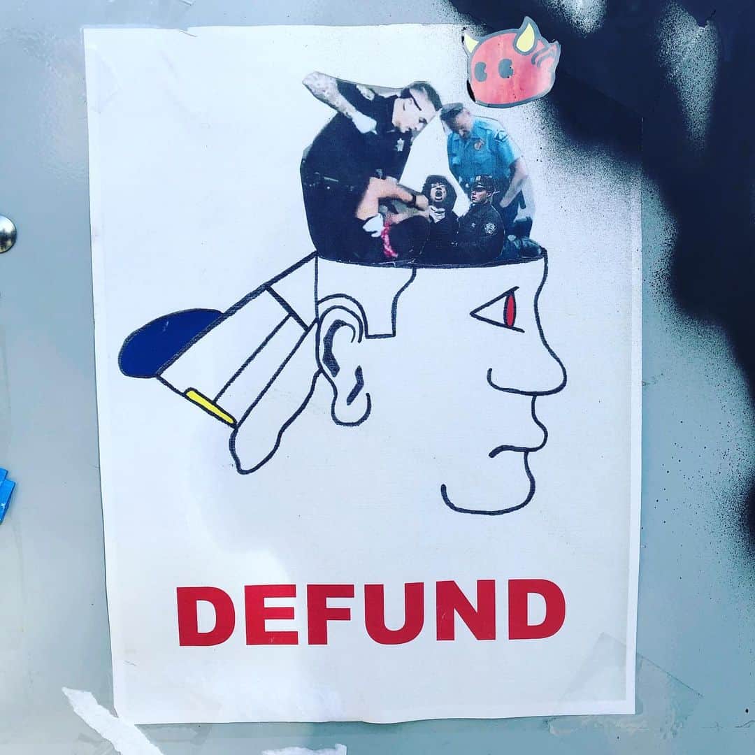 ミーナ・スヴァーリのインスタグラム：「✊🏼 #PeoplesBudgetLA #AllDayEveryDay #AlternativesToIncarceration #EnoughIsEnough #Defund #WeCanDoBetter #BetterTogether」