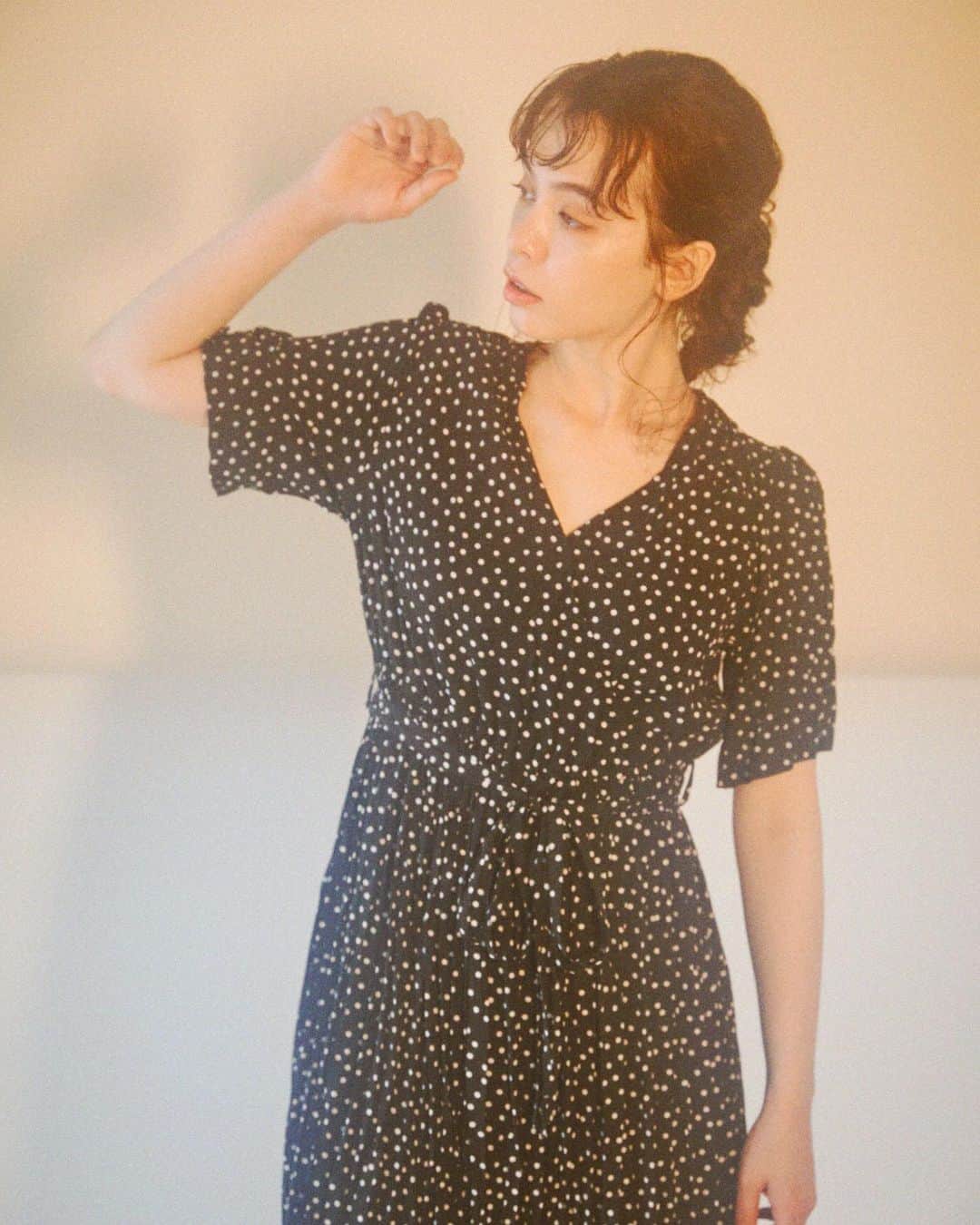 アヴァンリリィのインスタグラム：「RECOMMEND  BLACK COORDINATE ㅤㅤㅤㅤㅤㅤㅤㅤㅤㅤㅤㅤㅤ 店舗・SHEL'TTER WEBSTOREにて発売中🚚 ㅤㅤㅤㅤㅤㅤㅤㅤㅤㅤㅤㅤㅤ ：ONE PIECE ドットクリンクルカシュクールワンピース Price.¥7,990+tax No.180DS533-2110 ㅤㅤㅤㅤㅤㅤㅤㅤㅤㅤㅤㅤㅤ ㅤㅤㅤㅤㅤㅤㅤㅤㅤㅤㅤㅤㅤ 画像をタップで商品詳細をご覧いただけます🔍 _______________________________________________________ #AVANLILY #アヴァンリリィ」