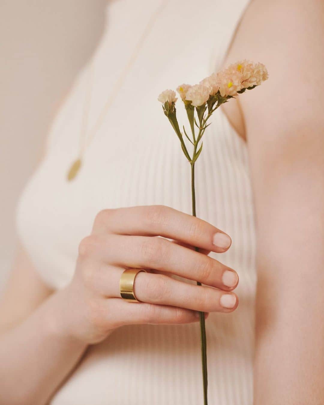 MARIHA Official Instagramさんのインスタグラム写真 - (MARIHA Official InstagramInstagram)「. Ring l Bonds 絆  大切な人との絆は、目に見えないもの。だからこそ、形に残したい。 そんな気持ちを形にするためにうまれたリングです。  #mariha #jewelry #リング #マリハ #ジュエリー  #mariha伊勢丹新宿店 #mariha阪急うめだ本店」7月3日 8時21分 - mariha_official