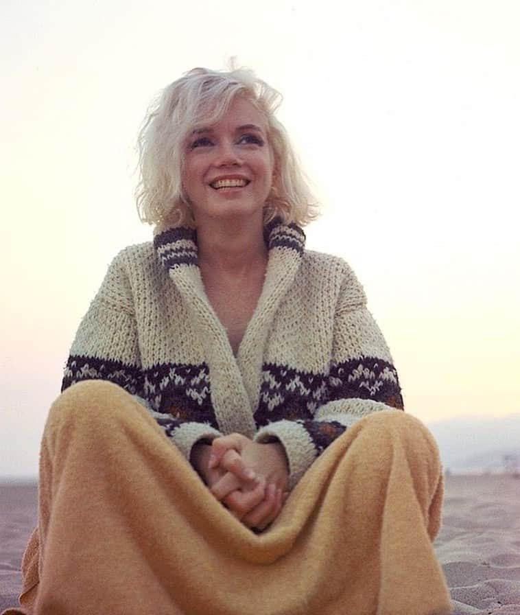 マリリン・モンローさんのインスタグラム写真 - (マリリン・モンローInstagram)「Marilyn photographed by George Barris in 1962 🧡 I love her sweater」7月3日 8時41分 - welovemarilyn
