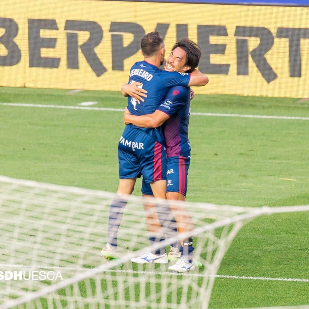 岡崎慎司のインスタグラム：「Big 3 points but very sad about @douckyy I am praying for him ❤️」
