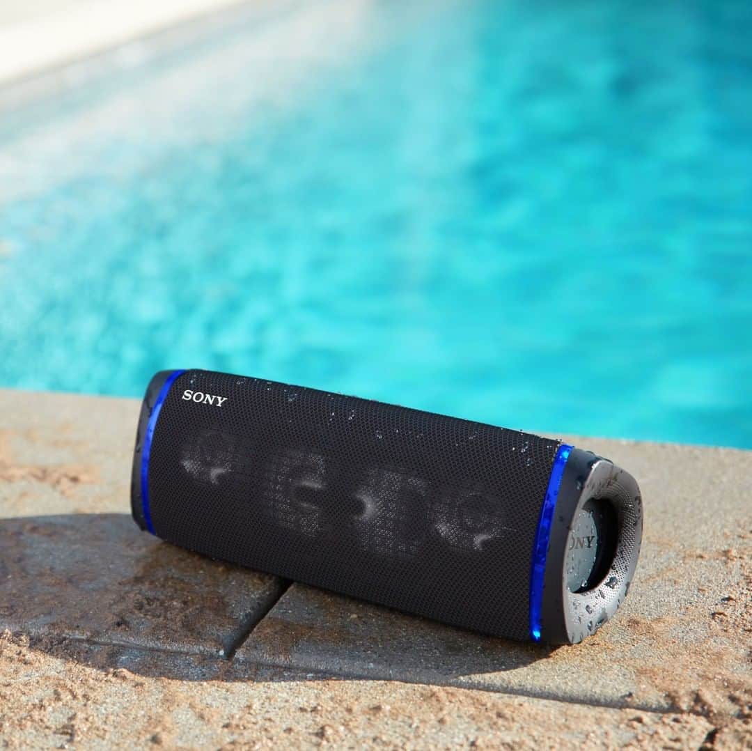 sonyさんのインスタグラム写真 - (sonyInstagram)「Relax where you are. 🎶 (XB43 Extra Bass Wireless speaker that is dustproof, waterproof and washable.) #SonyAudioa」7月3日 8時45分 - sonyelectronics