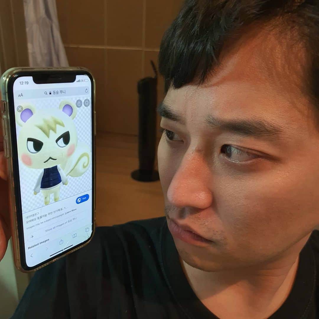 ホ・ジョンミンのインスタグラム：「내가 얘랑 닮았어?」