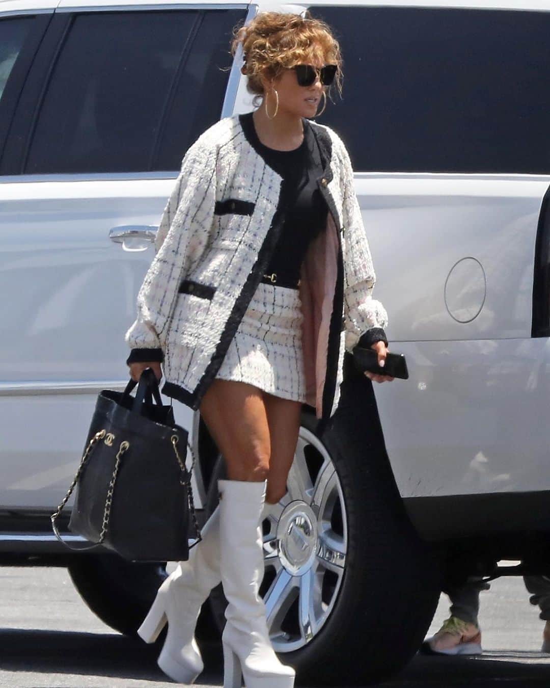 Just Jaredさんのインスタグラム写真 - (Just JaredInstagram)「@jlo and @arod are spotted boarding a private plane with the family on Thursday afternoon #JenniferLopez #AlexRodriguez Photos: Backgrid」7月3日 9時01分 - justjared
