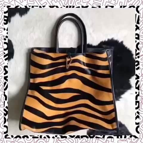 Schutzのインスタグラム：「THE ANIMAL PRINT WE LOVE - SCHUTZ “A TO Z” ❤️ #newin #schutzatoz」
