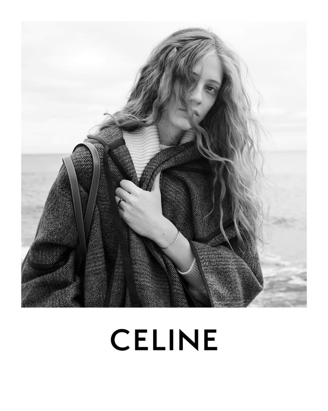 Celineさんのインスタグラム写真 - (CelineInstagram)「CELINE WINTER 20 PART 1 CELINE BURNOUS COAT  COLLECTION AVAILABLE IN STORE AND AT CELINE.COM  ANNA FRANCESCA PHOTOGRAPHED BY @HEDISLIMANE IN SAINT-TROPEZ IN NOVEMBER 2019  #CELINEBYHEDISLIMANE」7月3日 9時36分 - celine
