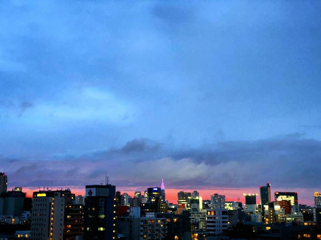 のインスタグラム：「. Blueとpink二層の空だった💙💗 . . #tokyo」