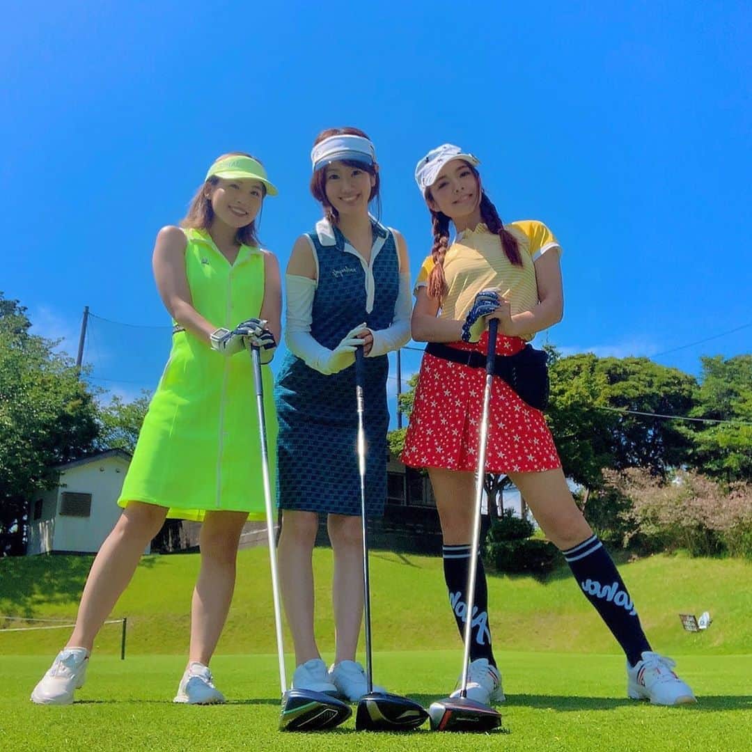 神崎美羽のインスタグラム：「はるまと瞳ちゃんとバーディーズ練習ラウンドでした！  いつもお世話になっている鎌倉パブリックゴルフ場さん✨  雲ひとつないサイコーなお天気だったよ😁  梅雨の合間の晴れの日にゴルフできてうれしー❤️  #golf #ゴルフ　#ゴルフ女子　#golfstagram #golfswing #golflife #golfwear #golfgirl #golftoday #GT birdies #鎌倉パブリックゴルフ場」