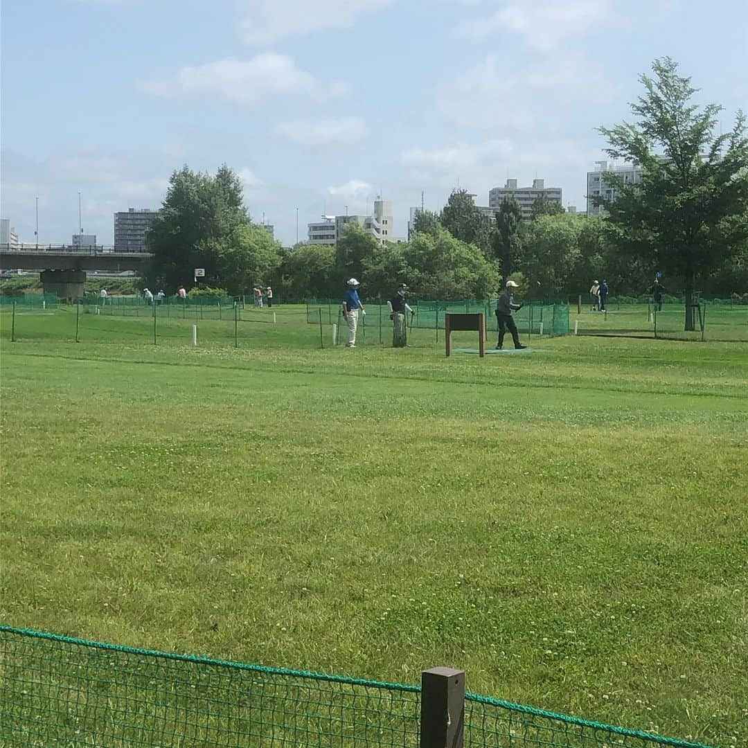 江川智晃さんのインスタグラム写真 - (江川智晃Instagram)「札幌の河川敷をジョギングしてたら久しぶりに見ました🏃‍♂️ ゲートボール👍 最後のはいつかのゴルフのショット！笑 俺は参加する競技はこっちの方やったか… さぁ天気もいいし切り替えて今日から連勝するでしょう💪」7月3日 10時06分 - egatomo43