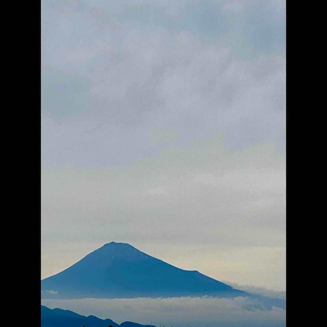 木村拓哉さんのインスタグラム写真 - (木村拓哉Instagram)「﻿ ﻿ 「おはようございます！﻿ 今日はまたまた大移動してBGのロケを行っています‼︎﻿ 昨日の第3話も、受け取ってくれて、ありがとうございました‼︎」﻿ ﻿ STAY SAFE!﻿ ﻿ 拓哉﻿ #木村拓哉#TakuyaKimura」7月3日 10時18分 - takuya.kimura_tak