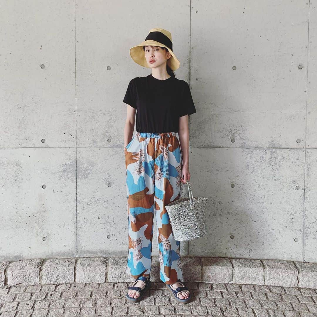 高見まなみのインスタグラム：「suicokeのサンダルが履きやすい🙌🏻💕」