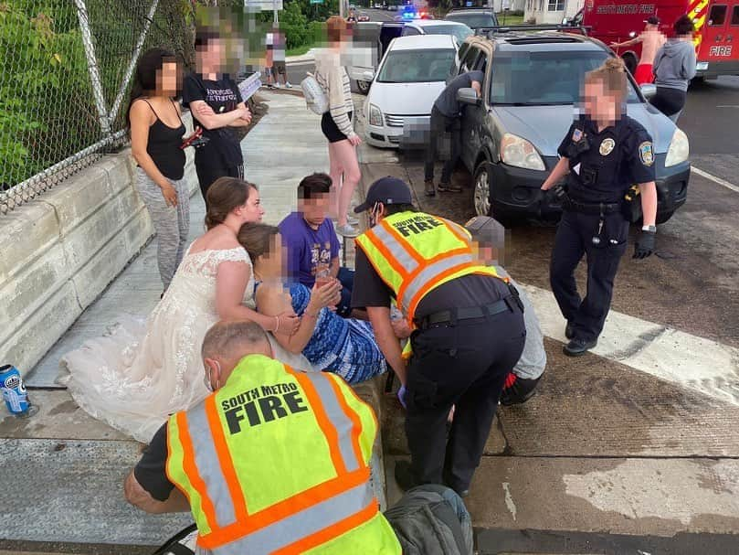 People Magazineさんのインスタグラム写真 - (People MagazineInstagram)「Just hours after saying "I do" to her husband, Rachel Taylor, a nurse from Minnesota, was helping out a patient in need. 🙌 Rachel and her husband were driving home from their wedding when they came across an accident on the road, and despite still wearing her wedding dress, Rachel stopped and put her medical skills to work. Tap the link in our bio for the full story. 📷: Courtesy Calvin Taylor/TMX.news」7月3日 10時37分 - people