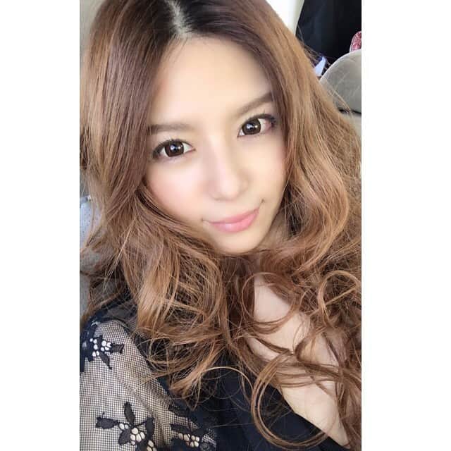 栗林里莉のインスタグラム：「♡ クラウドファンディングのフォトエッセイの撮影でニ日間、地方に行って来ました💡 . 色んなシーンの撮影盛り沢山で早くお見せしたい所ですが、クラウドファンディング限定なので、とりま私の顔アップでお許し下さい← . 新曲のレコーディングも終わり、皆様のお手元に届くまで後少しです！ . お渡し会＆ミニライブは8月30日に決定しましたので、お渡し会に来られる方は空けておいて下さいね😉 また詳細はお知らせしまーす🎶 #撮影 #shooting #フォトエッセイ #photoessay  #栗林里莉12周年プロジェクト  #栗林里莉 #ririkuribayashi #japanese」