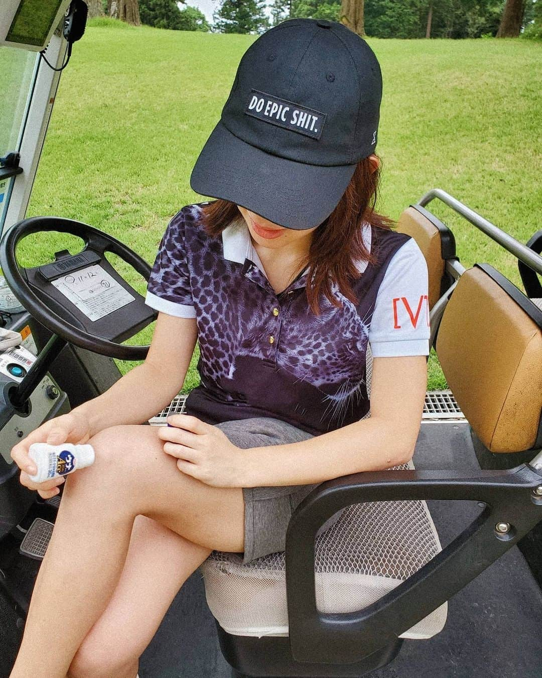 保坂玲奈さんのインスタグラム写真 - (保坂玲奈Instagram)「______#⛳﻿﻿﻿ .﻿﻿﻿﻿ .﻿﻿﻿﻿ 昨年の夏もゴルフ場で﻿﻿﻿﻿ 沢山虫刺されにあって﻿﻿﻿﻿ かゆみを我慢出来ず﻿﻿﻿﻿ 赤く腫れて跡が残ってしまったので﻿﻿﻿﻿ 今年はしっかり準備🔥﻿﻿﻿﻿ .﻿﻿﻿﻿ "ウナｺｰﾜエースL"﻿﻿﻿﻿ 手を汚さずささっと塗れて便利です︎☺︎﻿﻿﻿﻿ .﻿﻿﻿﻿ .﻿﻿﻿﻿ 今年はわんぱく小僧の脚に﻿﻿﻿﻿ しないように頑張る🥺🥺﻿﻿﻿﻿ .﻿﻿﻿﻿ .﻿﻿﻿﻿ 商品名：ウナｺｰﾜエースL﻿﻿ リスク区分：第②類医薬品﻿﻿ 効能効果：虫さされ、かゆみ、湿疹、かぶれ、皮膚炎、あせも、じんましん　﻿﻿ 使用上の注意：この医薬品は、薬剤師、登録販売者に相談のうえ、「使用上の注意」をよく読んでお使いください。﻿﻿ .﻿﻿﻿ .﻿﻿﻿ .﻿﻿﻿ #ウナコーワエースL﻿﻿﻿﻿ #ウナコーワ﻿﻿﻿ #ウナ﻿﻿﻿ #虫さされ﻿﻿﻿﻿ #ウナコーワ_PR」7月3日 10時47分 - __renao_0707