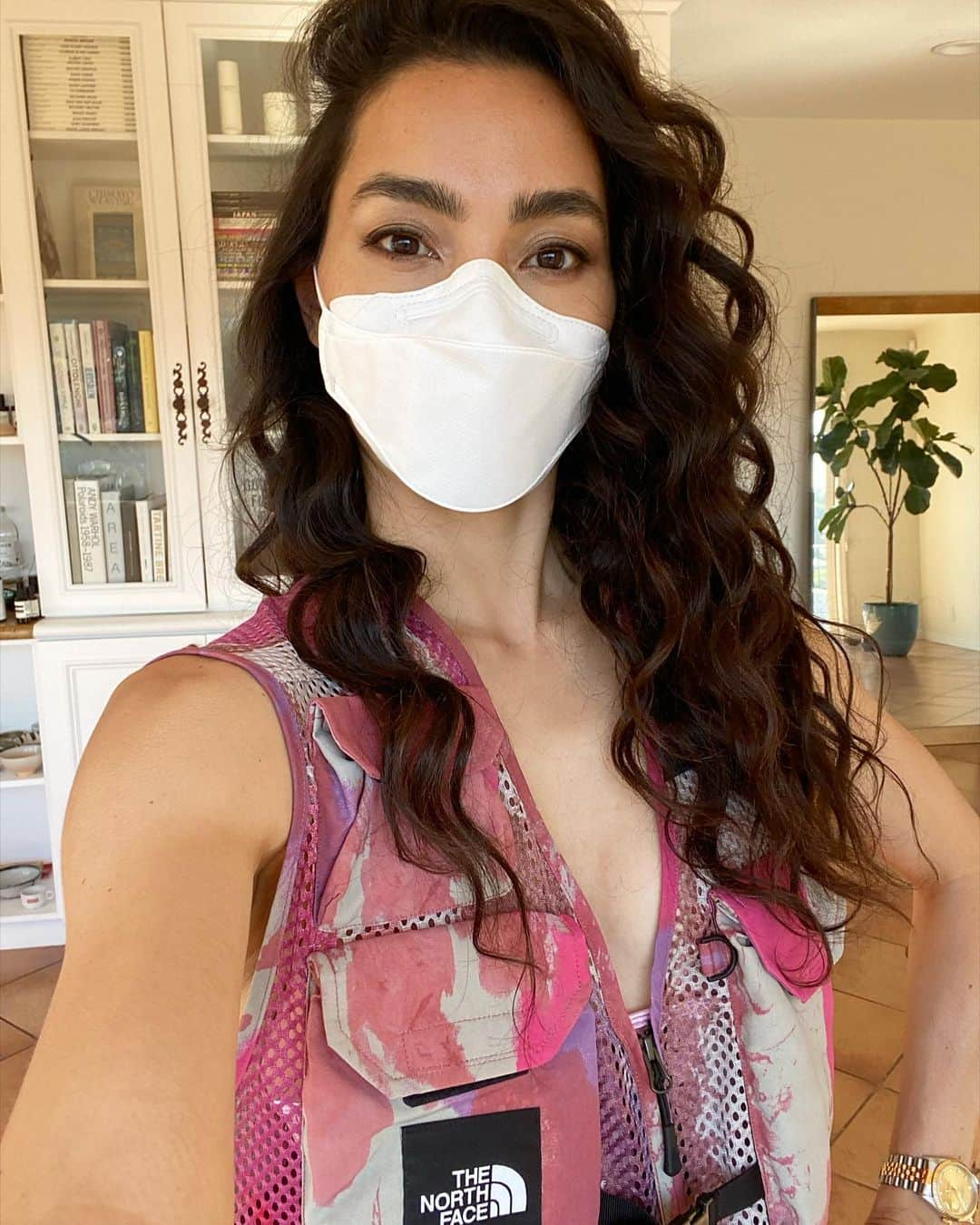 エイドリアン・ホーさんのインスタグラム写真 - (エイドリアン・ホーInstagram)「#WearADamnMask and help spread the facts not the virus 😷🚫🦠  Join me @jessimbengue @shaymitchell @heyoon_jeong @mameadjei4 @danielleknudson1 in posting a 😷 selfie!  I also invite you guys to encourage your friends to do the same! We’re all in this together so let’s mask up and beat this thing! 💪😷🤜🦠  #YourActionsSaveLives #SlowTheSpread」7月3日 10時57分 - adrianneho