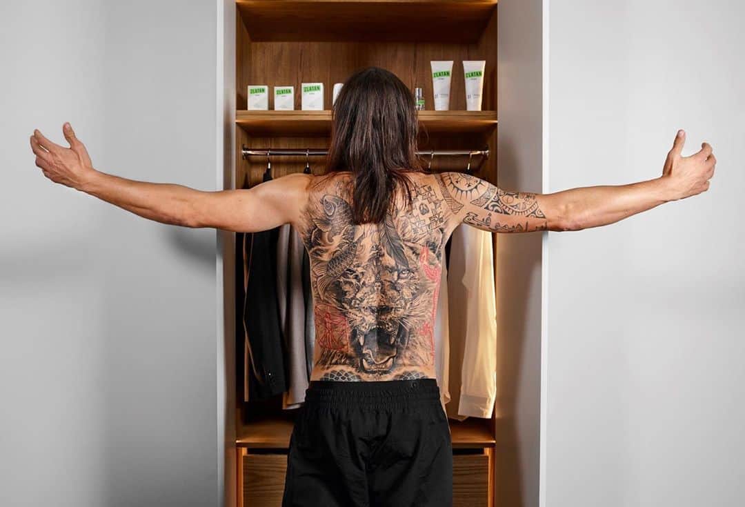 のインスタグラム：「The fragrance wardrobe of ZLATAN SPORT FWD.  Prepare, be confident, move forward. #zlatansport (EU Shipping Only)」