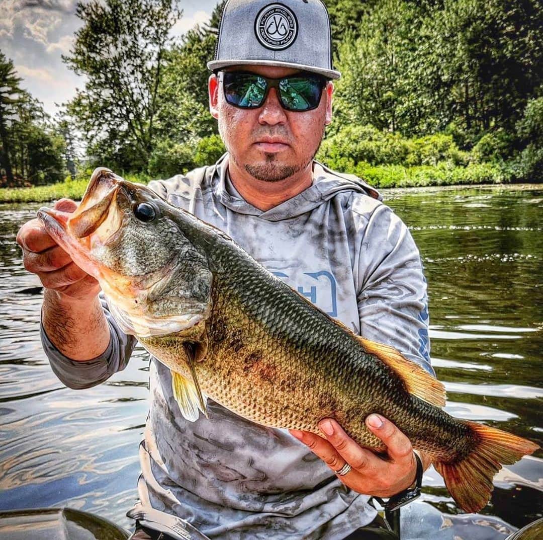 Filthy Anglers™さんのインスタグラム写真 - (Filthy Anglers™Instagram)「Thirsty Thursday my friends. Our buddy Dave Roy @nebassaddict was thirsty and did a bunch of fishing with no luck for most of the day, and it was a very hot day in Massachusetts, did he stop, nope kept going and look what he found, a healthy beast of a bass. Congrats on the catch Dave, you are Certified Filthy www.filthyanglers.com #fishing #angler #outdoors #fish #fishing #teamfikthy #kayak #bassfishing #outdoors #bigbas」7月3日 11時29分 - filthyanglers