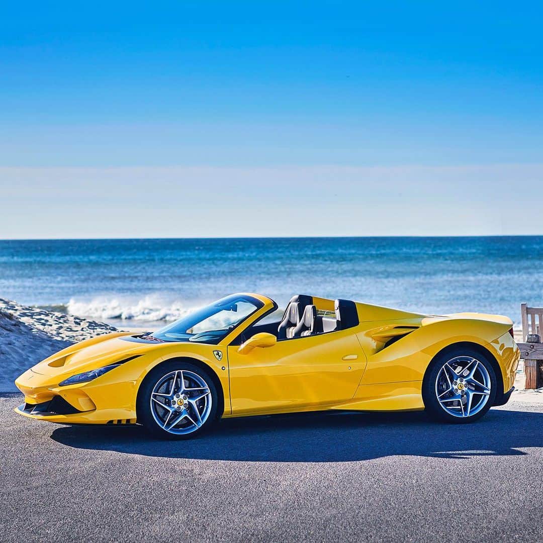 Ferrari USAさんのインスタグラム写真 - (Ferrari USAInstagram)「Maximum power and effortless excitement: the #FerrariF8Spider is a jolt of wild adrenaline for a twisty drive to the beach.」7月3日 11時44分 - ferrariusa