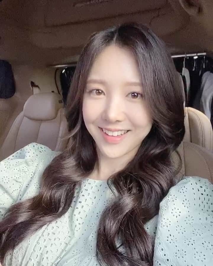 ソン・セビンのインスタグラム：「오늘 한번 달려보아요.. .  하루종일 아니 새벽까지 세트세트👻💕」