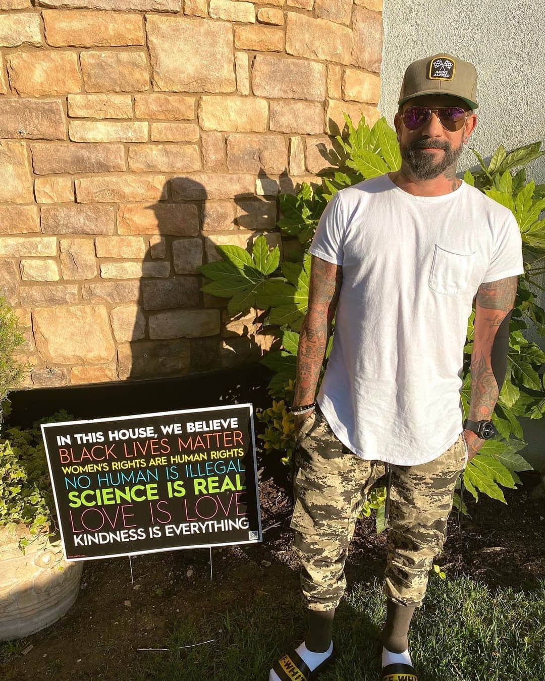 A.J.のインスタグラム：「Finally got our sign for our house #loveandequalityforall」