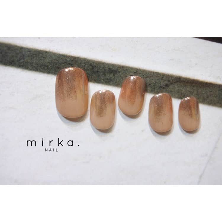 mirka. NAIL(ミルカネイル)さんのインスタグラム写真 - (mirka. NAIL(ミルカネイル)Instagram)「﻿ new !!﻿ ﻿ ﻿ 肌なじみのいい落ち着いたミラーネイル﻿ ﻿ ﻿ -----------------------------------------﻿ 7月末までご予約受け付けております。﻿ ﻿ ご新規さまの受付も再開してます。﻿ ﻿ ﻿ オーダーネイルチップのご注文もお気軽にお問い合わせ下さい✳︎﻿ ﻿ ご予約、お問い合わせは﻿ LINE公式アカウント@mirka.nail(@含む)まで。﻿ 直近の空き状況はLINEタイムラインをご覧ください。﻿ ﻿ ﻿ 感染予防対策をしっかり行ったうえでお客様をお迎えしております。﻿ ﻿ 〈感染予防の取り組み〉と〈お客様へのお願い〉を﻿ ハイライトにてまとめておりますので、ご確認くださいませ◡̈﻿ ﻿ ﻿ ﻿ #mirkanailsample﻿ #mirkanail#nails#nail#nailart#naildesign﻿ #ショートネイル#ネイルアート#ネイルデザイン#ネイル#大人ネイル#シンプルネイル#オフィスネイル#ニュアンスネイル﻿」7月3日 12時02分 - mirka.nail