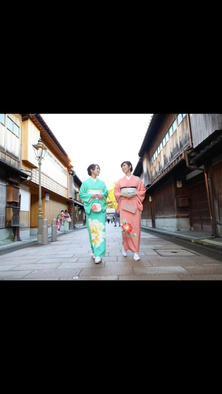 金沢着物レンタルshop心結〜kokoyui〜のインスタグラム：「. 　 #金沢観光 #金沢着物 #金沢ランチ #金沢グルメ #撮影 #兼六園 #東茶屋街 #21世紀美術館 #着物ヘア #ヘアセット #和服 #着物 #レトロ着物 #アンティーク着物 #着物女子 #着物コーディネート#きもの  #kimono #kimonorental #kimonostyle #kimonogirl #japanesekimono #和服體驗  -----*----*------*-----*----*-------- @kokoyui_kimono  ⚫︎金沢駅前 着物レンタル心結(ここゆい)  ⚫︎営業時間 : 9:00〜18:00 ⚫︎address : 金沢市本町1-3-39 ⚫︎tell : 076-221-7799 ⚫︎金沢駅から徒歩5分  ⚫︎コインパーキング補助  @kokoyui_furisode #成人式 #卒業式 #振袖 #結婚式 @kokoyui753 #お宮参り#七五三」