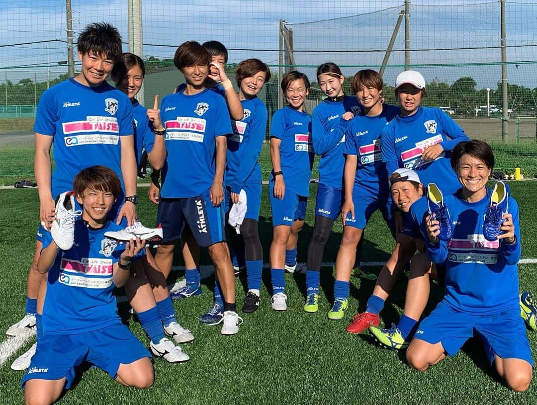 近賀ゆかりさんのインスタグラム写真 - (近賀ゆかりInstagram)「New boots. And We are @mizunofootball  family of @orcakamogawafc  #mizuno  #football」7月3日 12時27分 - kingayukari2