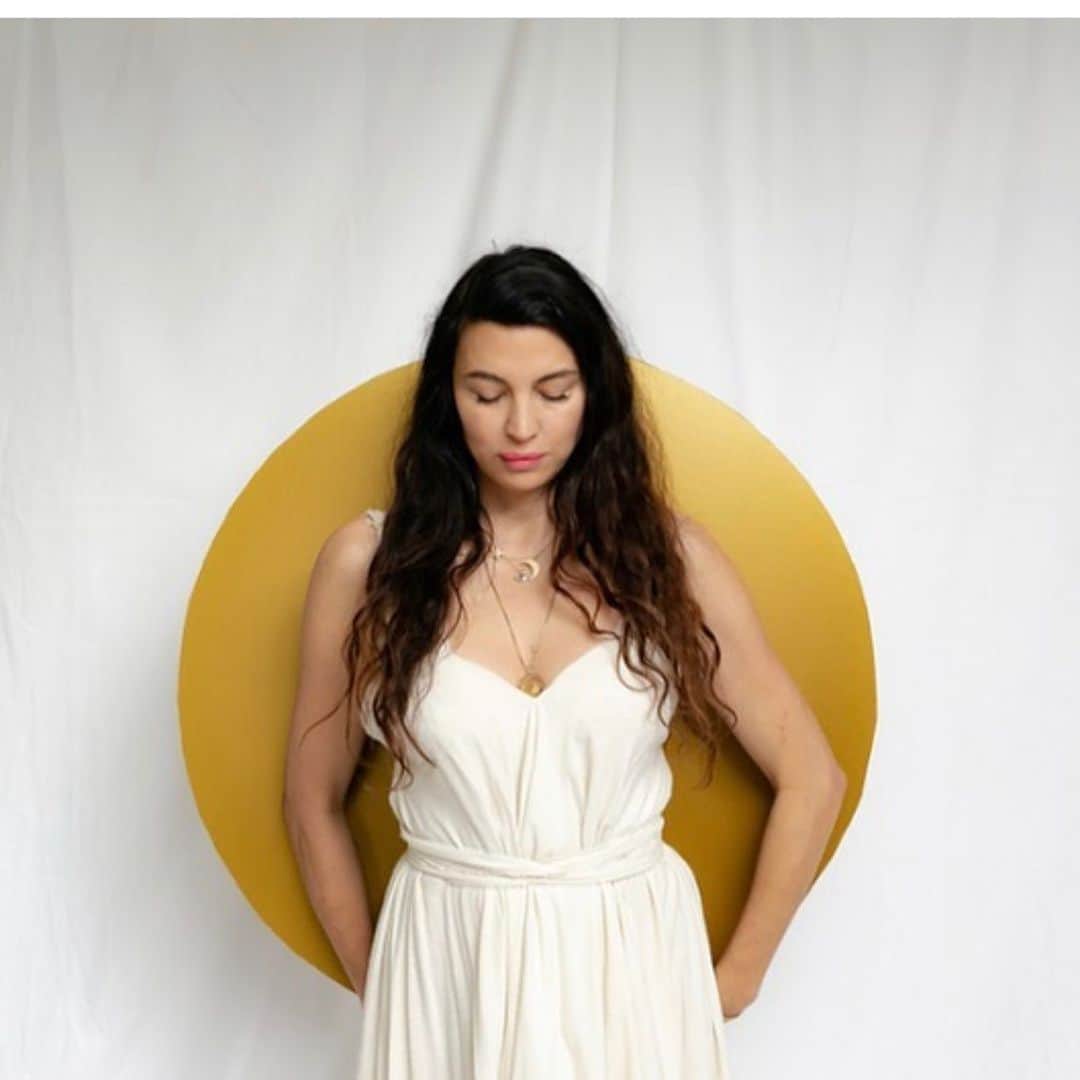 レイラニ・ビショップのインスタグラム：「Beyond excited to host an Instagram LIVE W/ @localrose creator of @shivarosebeauty on @botanicabazaar tomorrow , July 3 rd, 4pm est/ 1pm pst. Please join us as we discuss her current mediation practice , the upcoming Full 🌕  and rituals that apply and her amazing line of products ❣️ #instagramlive #fullmoon #rituals #shivarose #shivarosebeauty #botanicabazaar」