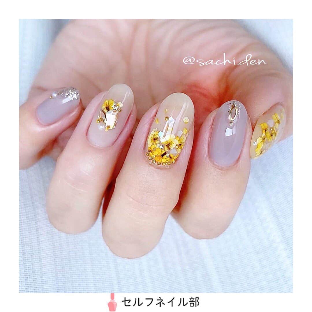 セルフネイル部 公式アカウントさんのインスタグラム写真 セルフネイル部 公式アカウントinstagram Sachi Den さんの 黄色押し花ネイル を紹介します やり方 全爪にベースにnail Envy ピールオブベースコート ウィークリージェルのclear