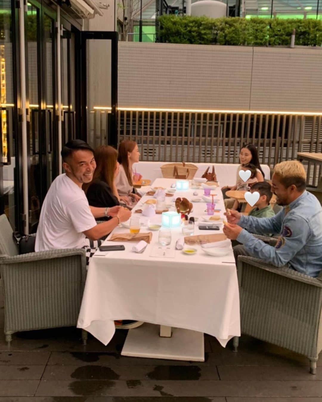 尾崎紗代子さんのインスタグラム写真 - (尾崎紗代子Instagram)「. @erimika_mika  @erimika_eri  ハッピーバースデーご飯🍚 いつもお世話になりまくってて 私の心の中に二人への御恩が溜まりに溜まってたので ささやかですが、２度目のお祝い🥂 . 素敵過ぎなケーキは @dolcemaririsa にお願いして 想像以上にかんわいいいのが 仕上がってきてぶち上げでした。 . よく行く青山のcasitaは 子連れでも安心して行ける 美味しい美味しいレストラン🍷 . お二人とも @admance_official  いつもありがとうございます😊 おめでとうございました🎉 .  #happybirthday #birthday #birthdaycake #ハッピーバースデー　#双子 #バースデーケーキ #バースデーディナー #casita #admance #子連れディナー東京 #子連れディナー　#誕生日ディナー #tokyo #japan #momlife #mommylife #mommy #男の子ママ #女の子ママ#ママライフ #motherof2 #キッズコーデ #女の子コーデ」7月3日 12時42分 - osayo_osayo