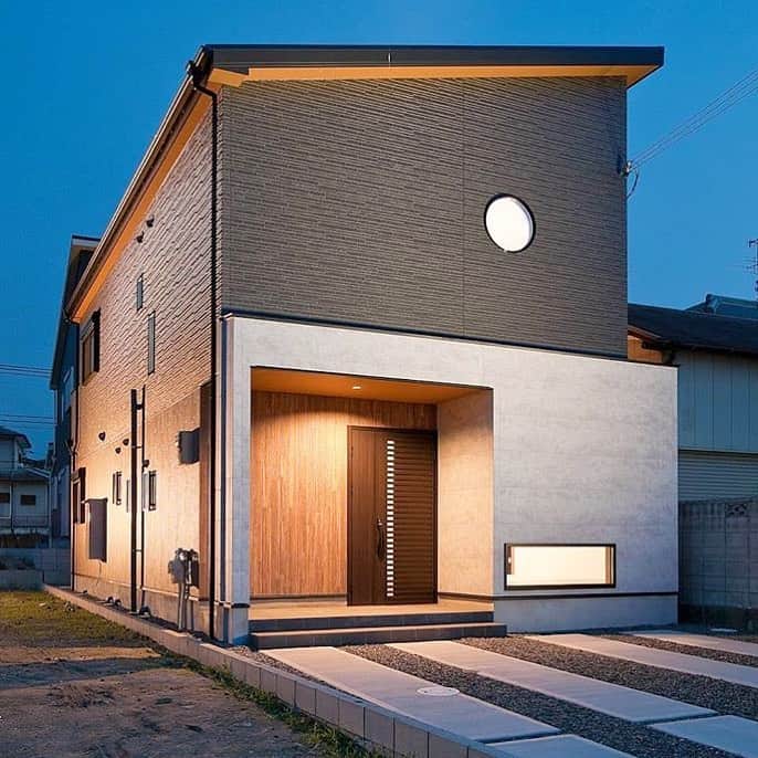 株式会社 元氣建設のインスタグラム：「#マイホーム #一戸建て #インテリア #ダイニング #キッチン #和室#家づくり#モデルハウス #元氣建設 #元気建設 #リフォーム #リノベーション #ショールーム #住宅 #新築 #外観 #注文住宅 #自由設計 #大阪 #木目 #和#カウンターキッチン #myhome #玄関ポーチ#interior #showhome #instahome」