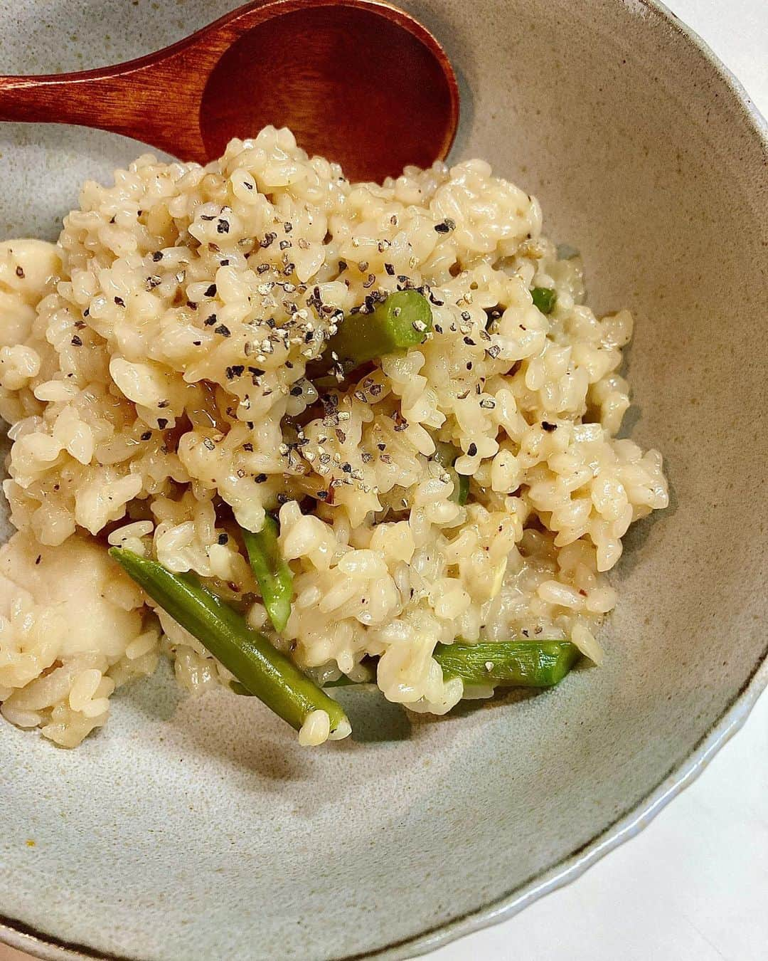 IZUMIさんのインスタグラム写真 - (IZUMIInstagram)「:) お昼ごはん🍽 帆立とアスパラのリゾット👩🏻‍🍳🥚 #todayslunch #食べたいものをつくる」7月3日 12時53分 - izuuumixxx