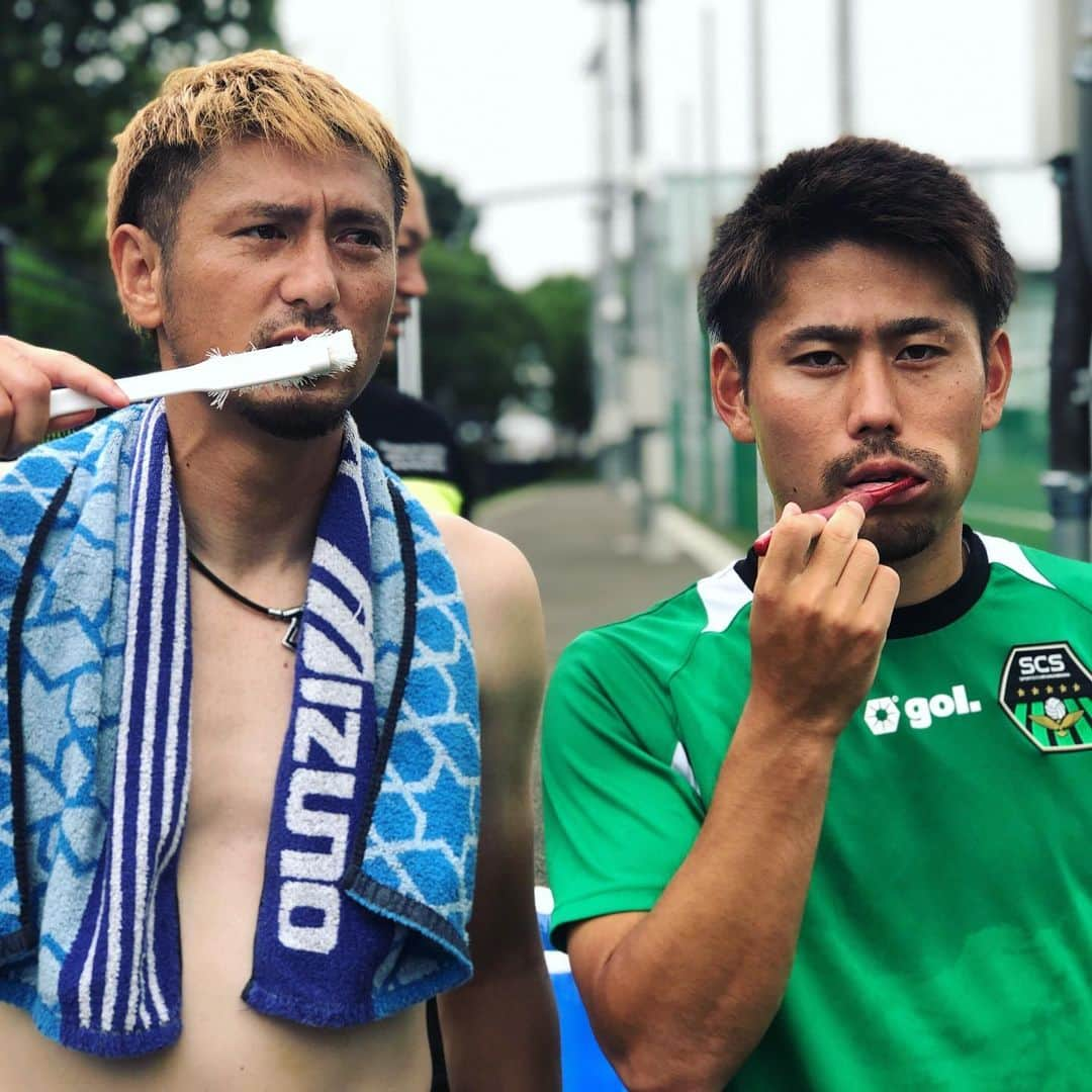 SC相模原さんのインスタグラム写真 - (SC相模原Instagram)「#サッカー選手は歯が命 ？ 水野選手の歯ブラシがでっかくなっちゃってる！😂🦷💭✨👂 #水野晃樹#上米良柊人 #SC相模原」7月3日 13時04分 - s.c.sagamihara_players