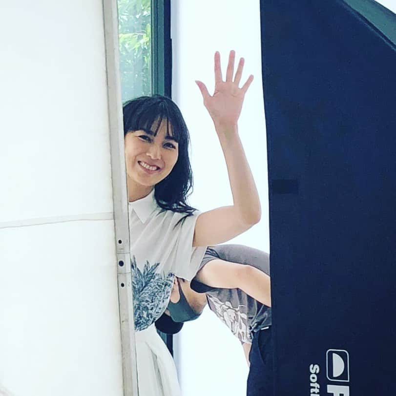 板谷由夏 さんのインスタグラム写真 - (板谷由夏 Instagram)「はいはいはーい！ 今日も良き日に！金曜日だし！」7月3日 13時10分 - yukaitaya