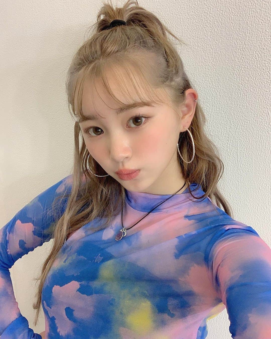 平野夢来（ゆぴぴ）のインスタグラム：「💙👧🏻 ・ ・ ・ popの企画でいつもと違う私になりましたˊᵕˋ  #lnstalike #like4like #f4f #lnstagood #lnstapic  #cecilmcbee」