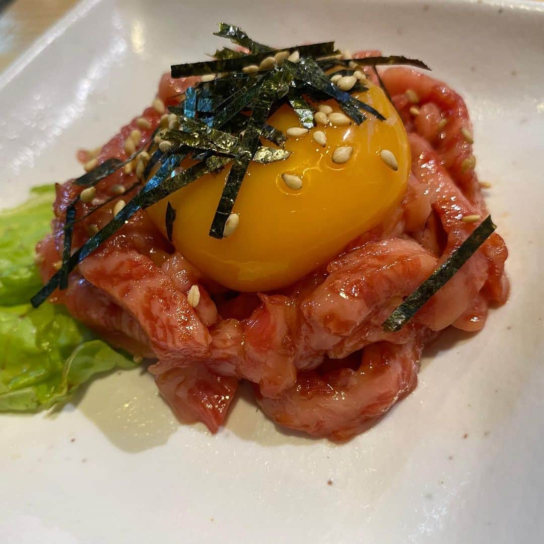 森田展義さんのインスタグラム写真 - (森田展義Instagram)「堺区にある 『焼肉ホルモン 田よし』なる処で 『和牛ユッケ』なるものと 『レバー』なるものと 『ハラミ』なるものと 『ツラミ』なるものと 『コリコリ牛タン』なるものと 『ロース』なるものを食す！  #なる処 #なるもの食し  #nobmorley #森田展義 #堺区 #田よし #美味なるもの #食しログ #2020年最高コスパ焼肉 #ノミネート」7月3日 13時34分 - nobmorley