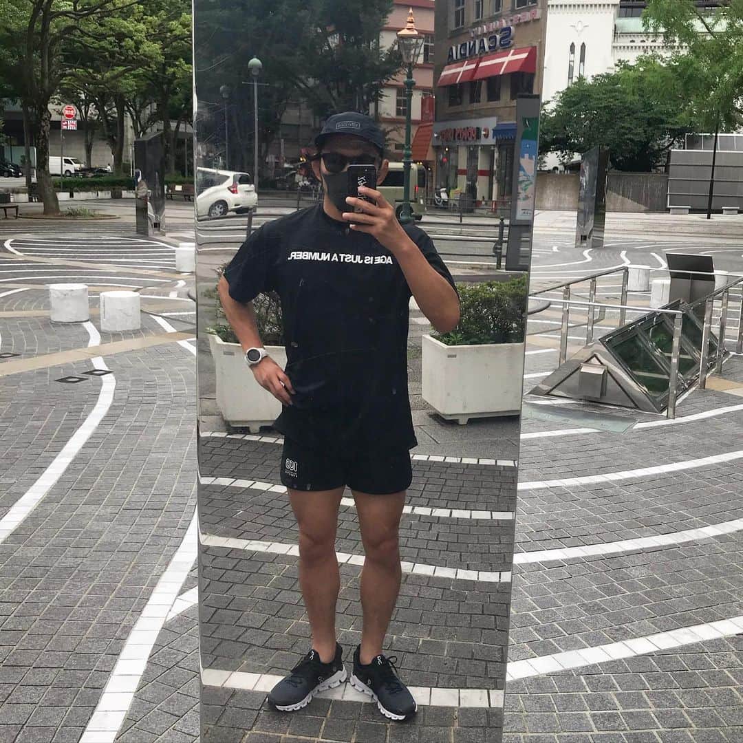 宇野薫のインスタグラム：「UNORUN  #今朝のみなとみらい   『Age is just a number.』 年齢なんてただ数字！ DRY Tシャツでランニング  ONEHUNDRED ATHLETIC﻿ POP-UP STORE﻿ at atmos SHINJUKU﻿  今日は18時〜20時まで店頭にいます！！  #onehundredathletic #100A #100athletic #unocaolshowten  #onrunning #onfriends #newerajapan #oakleyfrogskinslite #stancesocks #atmos  #アトモス #宇野薫」