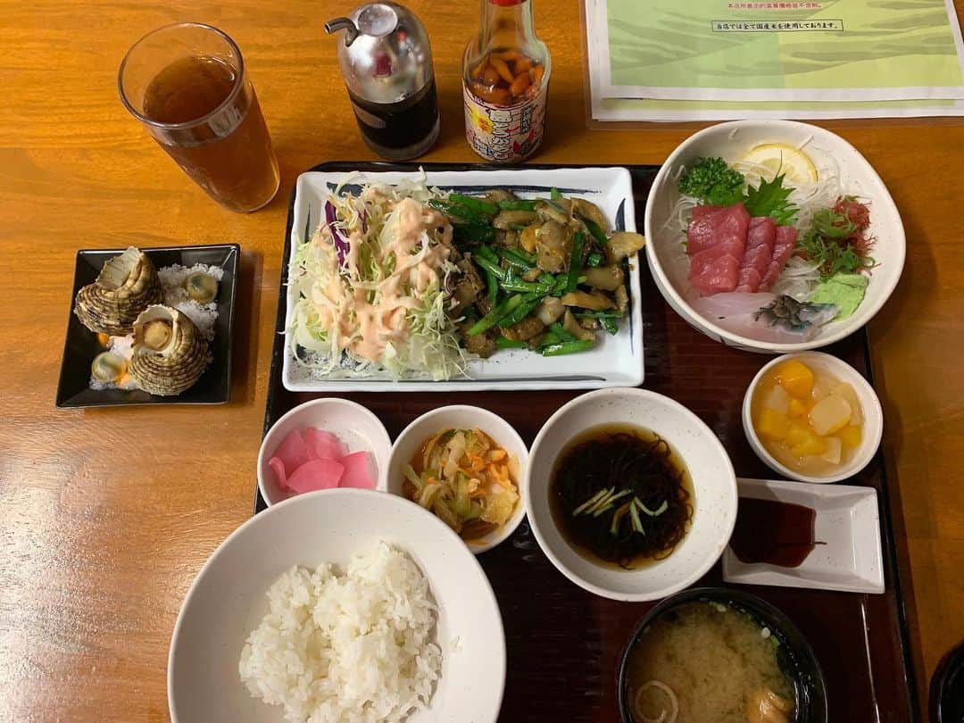 青山有紀さんのインスタグラム写真 - (青山有紀Instagram)「沖縄の貝炒めとお刺身定食🐚」7月3日 13時57分 - yukiaoya