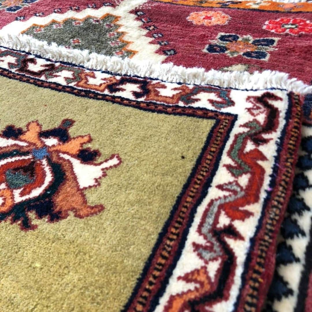 枚方T-SITEさんのインスタグラム写真 - (枚方T-SITEInstagram)「絨毯のある暮らし﻿ ﻿ 枚方T-SITEに300枚ものペルシャ絨毯ほかが登場。南ペルシアの遊牧民の方が織り継いできた美しい手織り絨毯は、1枚1枚が個性的で、ちがった表情をみせてくれています。﻿ ﻿ ﻿ 梅雨の日の昼下がり…﻿ ﻿ おうち時間がもっと楽しくなる、お気に入りの絨毯をゆっくり探してみるのはいかがでしょうか。﻿ ﻿ ﻿ 【INFOMATION】﻿ ■日時：7月3日(金)～５日(日)10：00~20：00﻿ ■場所：４Fイベントスペース中央側および駅側﻿ ﻿ ﻿ #枚方tsite #hirakatatsite #蔦屋書店  #枚方蔦屋書店 #tsutayabooks #hirakata_tsutayabooks ﻿ #枚方 #hirakata #tsite  #hirakata_tsite   #絨毯 ﻿#ペルシャ絨毯 #ペルシャ絨毯専門店 #手織り絨毯 ﻿#絨毯ギャラリー  #ギャッベスタイル展 #ギャッベのある暮らし #手織り絨毯 #ギャッベ  #インテリア ﻿#インテリア雑貨 #暮らし #暮らしを楽しむ ﻿#絨毯のある暮らし  #おうち時間を楽しむ ﻿#憧れのお部屋」7月3日 13時59分 - hirakata_tsite