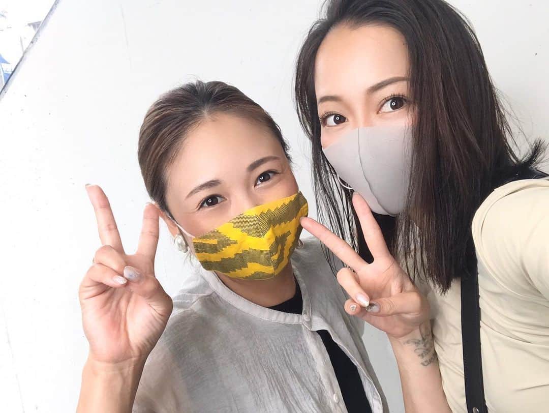 小森純のインスタグラム：「久々〜💇‍♀️。 めっちゃ切ってさっぱり👀！ ようやく行けた😭 @sugenoaiko  ありがとう❤️ @upsydaisy__official  @upsydaisyken  久々にあえたみんなは変わらず元気だった❤️ 消毒、換気ばっちりだし安心して行けました☺️ ・ また行くね🏃‍♀️❤️ ・ #アップシー#アップシーデイジー#原宿美容院💇‍♀️」