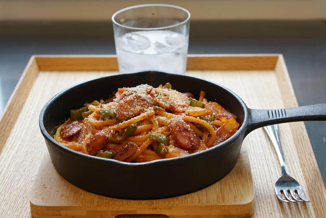 のインスタグラム：「🍳 Di Martinoの2.4mmのスパゲティ ナポリタンの下には 玉子をひいてるよ🍝 #おうちごはん #おひるごはん」