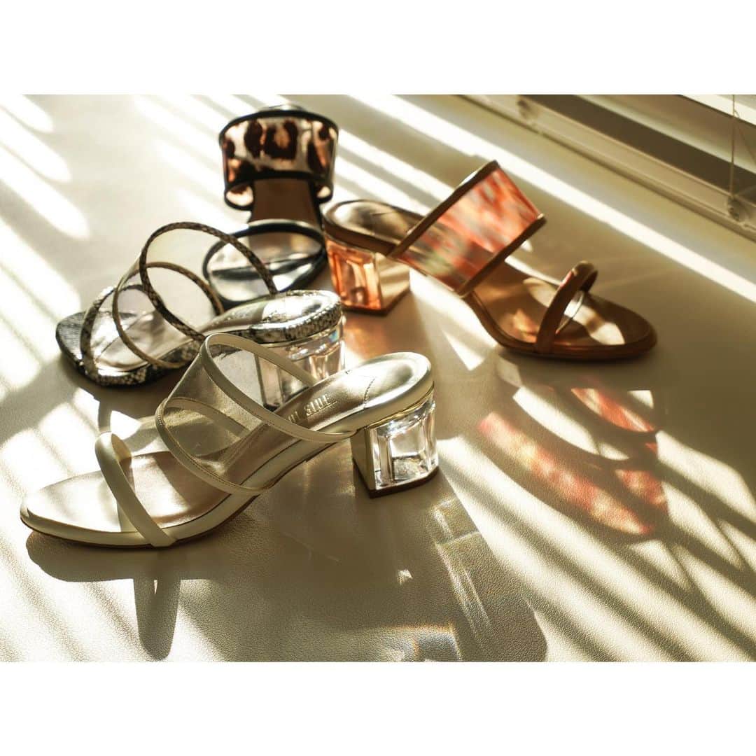 POOLSIDEのインスタグラム：「・ クリアヒール×PVCで涼し気に仕上げた 夏感ミュール。 ・ ・ 品番: SP-20250 ・ #poolside_official #psshoes #poolside #shoes #fashion #sandals #mules  #プールサイド #靴 #サンダル #ミュール #クリアサンダル」