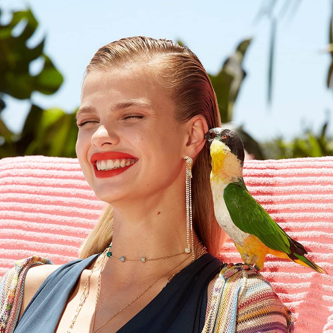 SWAROVSKIさんのインスタグラム写真 - (SWAROVSKIInstagram)「This summer spark everyone's attention with a pair of colorful and versatile parrot earrings. #SparkDelight」7月4日 0時23分 - swarovski